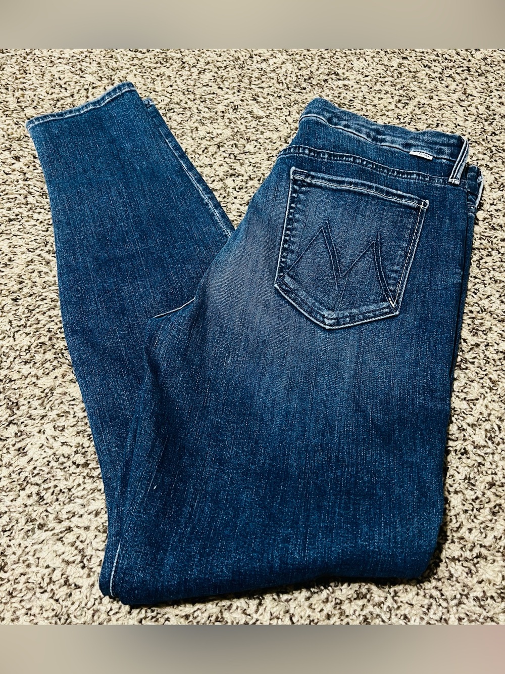 MOTHER “The Looker”Mid-Rise Slim Jeans in Dark Blue Wash Size 31